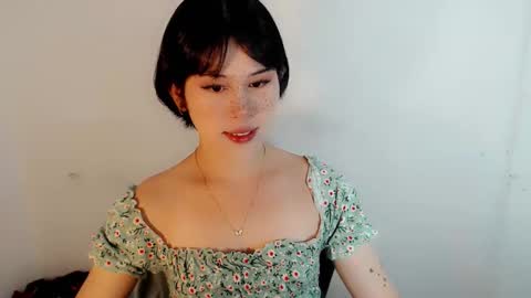 PrettyElla online show from September 2025 05:40:02 PM