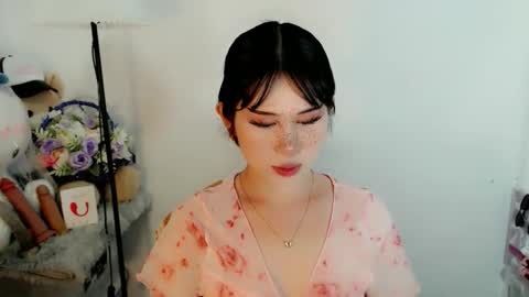 PrettyElla online show from November 2025 12:15:02 PM