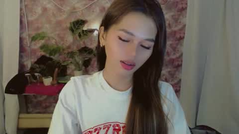 Snapshot of yourfavoratesunshine chatting on May 2026 04:35:01 PM Sunshine online show from May 2026 04:35:01 PM