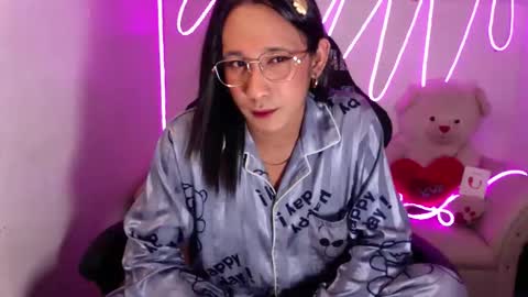 ZOE KHATE online show from April 2026 01:38:01 PM