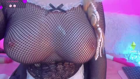 Snapshot of yourgirl11555 chatting on December 2025 03:57:01 AM Liza online show from December 2025 03:57:01 AM