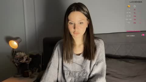 Snapshot of yourher0in chatting on December 2024 01:00:01 PM Aida online show from December 2024 01:00:01 PM