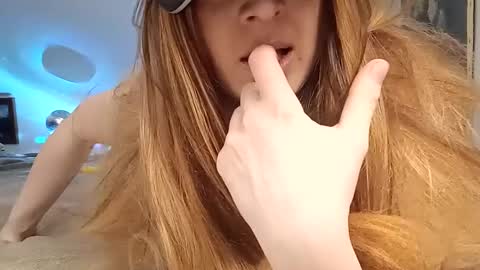 HollyHorne online show from October 2025 10:40:01 PM