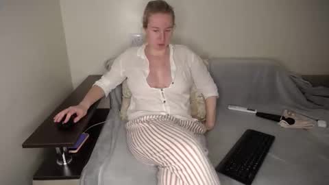 Iamyourdream online show from April 2026 08:35:02 PM