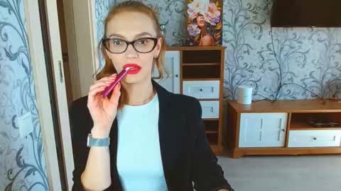 Snapshot of yourladysunshine chatting on September 2025 08:19:01 AM Ksyusha online show from September 2025 08:19:01 AM