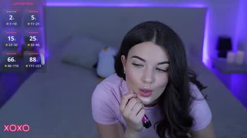 L O L A online show from September 2025 07:03:02 PM