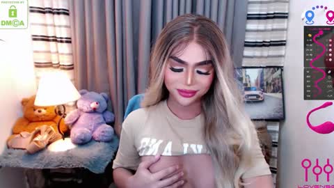 Snapshot of yourloveable chatting on November 2025 06:54:01 PM CHARLOTTE online show from November 2025 06:54:01 PM