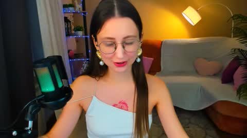 Snapshot of yourlovelystoryy chatting on November 2025 11:42:02 AM Vetta online show from November 2025 11:42:02 AM