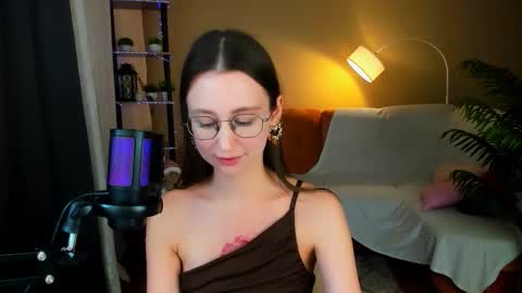 Snapshot of yourlovelystoryy chatting on November 2025 05:04:02 PM Vetta online show from November 2025 05:04:02 PM