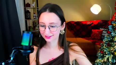 Snapshot of yourlovelystoryy chatting on December 2025 05:06:02 PM Vetta online show from December 2025 05:06:02 PM