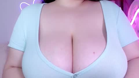 Amina online show from December 2025 02:27:01 AM