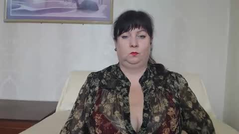 Snapshot of yourmilf4love chatting on October 2025 12:28:02 PM lANA online show from October 2025 12:28:02 PM