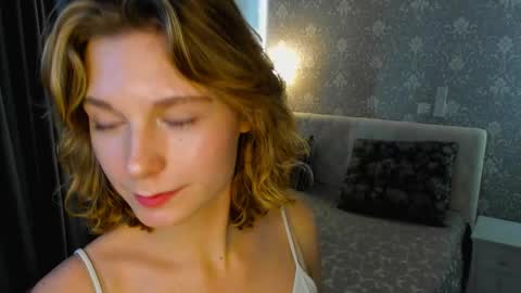 Snapshot of yourmuseee chatting on February 2026 12:43:02 PM Sonya online show from February 2026 12:43:02 PM