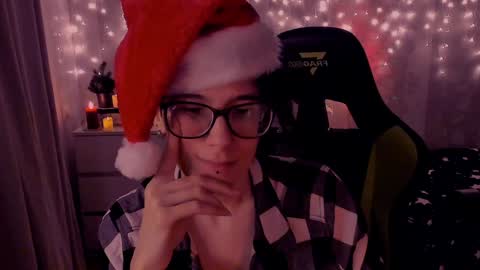 Snapshot of yourscosmic chatting on December 2024 11:44:02 PM Yours Cosmic online show from December 2024 11:44:02 PM