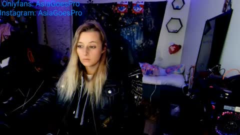 Snapshot of yoursecretgirlfriend963 chatting on January 2025 08:22:01 PM AsiaGoesPro - On All Socials online show from January 2025 08:22:01 PM