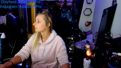 Snapshot of yoursecretgirlfriend963 chatting on February 2025 03:39:01 PM AsiaGoesPro - On All Socials online show from February 2025 03:39:01 PM