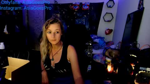 Snapshot of yoursecretgirlfriend963 chatting on February 2025 01:19:02 AM AsiaGoesPro - On All Socials online show from February 2025 01:19:02 AM