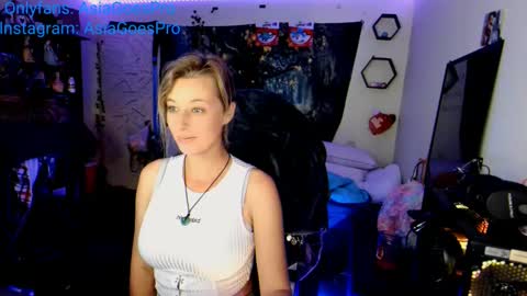 Snapshot of yoursecretgirlfriend963 chatting on February 2025 01:04:01 AM AsiaGoesPro - On All Socials online show from February 2025 01:04:01 AM