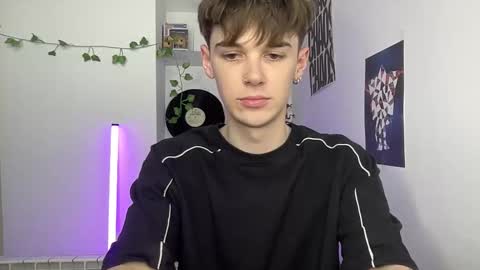 yoursweetyguy online show from April 2026 04:07:01 PM