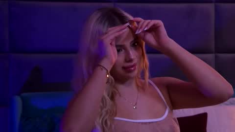 Snapshot of yssabelfox chatting on November 2025 03:56:01 PM Foxie online show from November 2025 03:56:01 PM