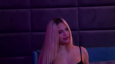 Snapshot of yssabelfox chatting on November 2025 03:52:02 PM Foxie online show from November 2025 03:52:02 PM