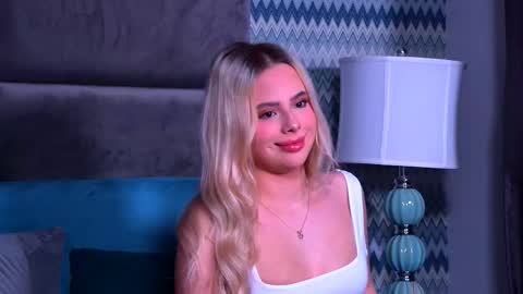 Snapshot of yssabelfox chatting on November 2025 03:45:01 PM Foxie online show from November 2025 03:45:01 PM