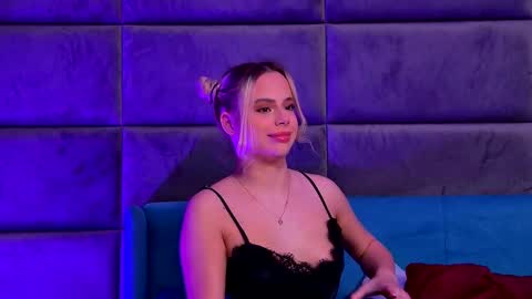 Snapshot of yssabelfox chatting on December 2025 02:54:01 PM Foxie online show from December 2025 02:54:01 PM