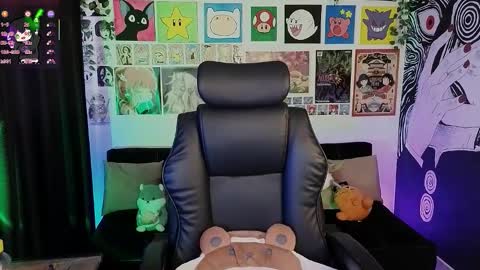 Snapshot of yuhwa chatting on November 2025 09:20:02 PM rawr Anne Independent model online show from November 2025 09:20:02 PM