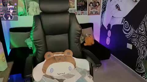 Snapshot of yuhwa chatting on November 2025 06:21:02 PM rawr Anne Independent model online show from November 2025 06:21:02 PM