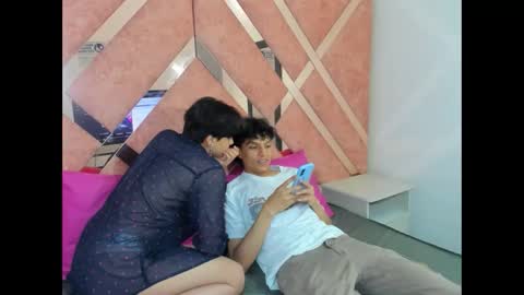 Snapshot of yui_and_rin_ chatting on December 2025 02:17:02 AM Yui Rin online show from December 2025 02:17:02 AM