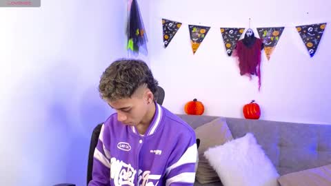 yulian_vasquez online show from October 2025 12:18:02 PM