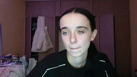 Yuliia online show from November 2025 12:34:01 PM