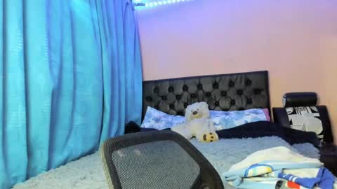 Snapshot of yulico chatting on January 2025 03:50:01 PM emmy online show from January 2025 03:50:01 PM