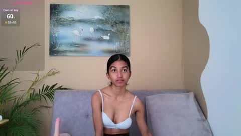 yuliethpetite online show from April 2026 01:17:02 PM
