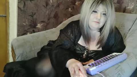 yuliiared online show from April 2026 07:58:01 PM