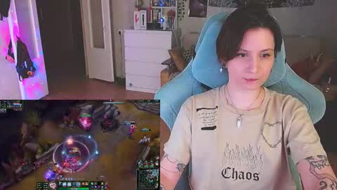 Snapshot of yum_neko_chan chatting on February 2025 09:50:02 PM Kris online show from February 2025 09:50:02 PM