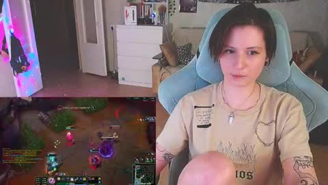 Snapshot of yum_neko_chan chatting on February 2025 11:04:02 PM Kris online show from February 2025 11:04:02 PM