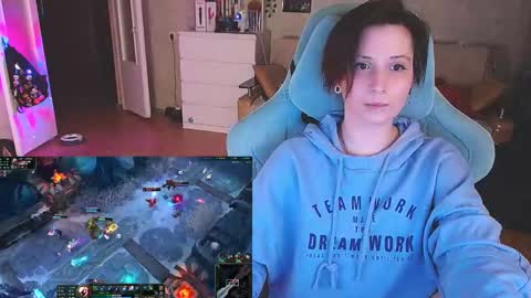 Snapshot of yum_neko_chan chatting on March 2025 06:44:01 PM Kris online show from March 2025 06:44:01 PM