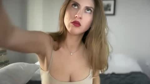 Snapshot of yumiandwolf chatting on January 2025 07:49:01 PM yumiandwolf online show from January 2025 07:49:01 PM