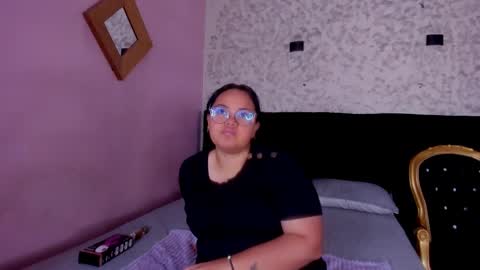 Snapshot of yumiviolet chatting on February 2026 08:02:02 PM YumiViolet online show from February 2026 08:02:02 PM