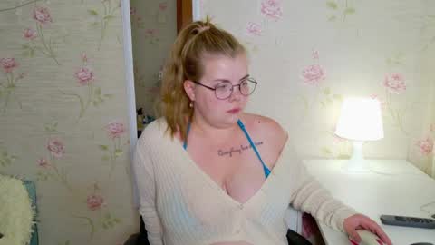 Snapshot of yumm_lolly chatting on May 2026 06:26:01 PM Polly online show from May 2026 06:26:01 PM