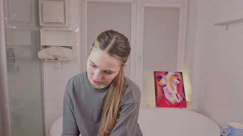 Snapshot of yummyemiily chatting on February 2026 04:25:01 PM Emily online show from February 2026 04:25:01 PM