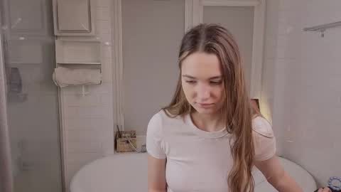 Snapshot of yummyemiily chatting on February 2026 05:20:01 PM Emily online show from February 2026 05:20:01 PM