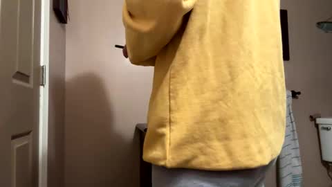 Snapshot of yungstallion10 chatting on October 2025 01:28:01 AM Fire 0range kush online show from October 2025 01:28:01 AM