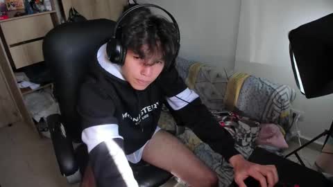 yurii_moody online show from October 2025 06:42:01 PM