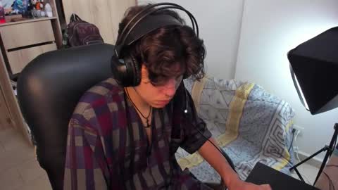 yurii_moody online show from November 2025 07:14:02 PM