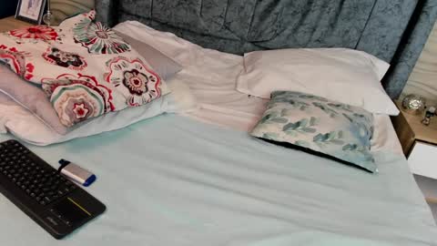 Yuya online show from April 2026 01:42:02 AM