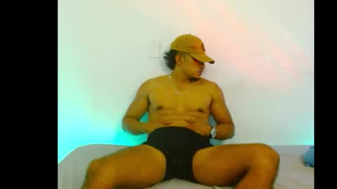 Snapshot of yvan_latin chatting on November 2025 10:23:02 PM yvan_latin online show from November 2025 10:23:02 PM
