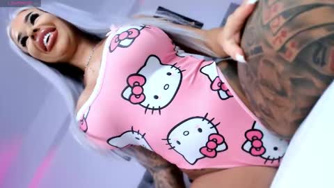 Snapshot of yviann chatting on October 2025 08:38:02 PM YviAnn online show from October 2025 08:38:02 PM