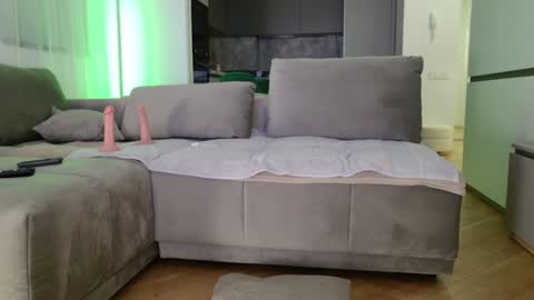 yvonna_ online show from December 2024 05:15:02 PM